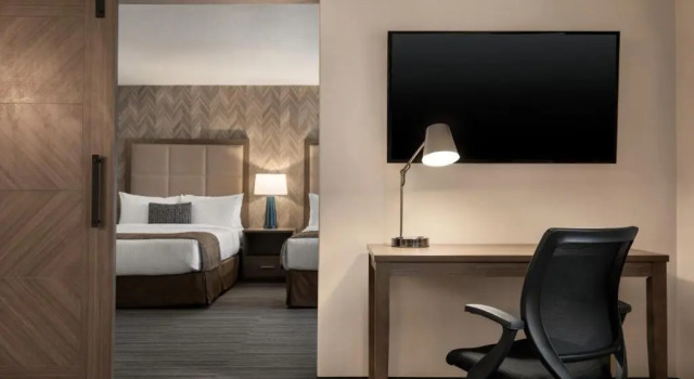 Двухместный люкс с 2 комнатами Canalta Hotel Airdrie