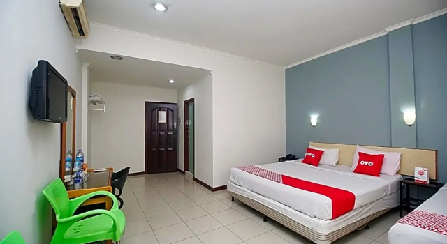 Люкс OYO 2079 Jambi Raya Hotel