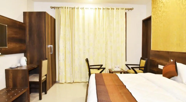 Номер Deluxe Hotel Hollywood Heights near Railway station