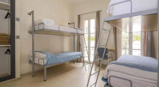 Кровать в общем номере Albergue Inturjoven Córdoba