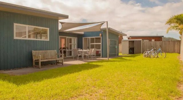 Sands Beach House - Matarangi Holiday Home