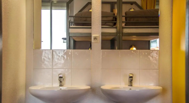 Кровать в общем номере (мужской номер) Auberge de Jeunesse HI Nice Les Camélias
