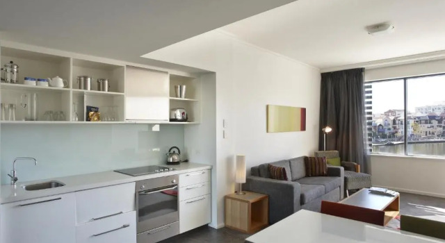 Люкс Superior East Perth Suites Hotel