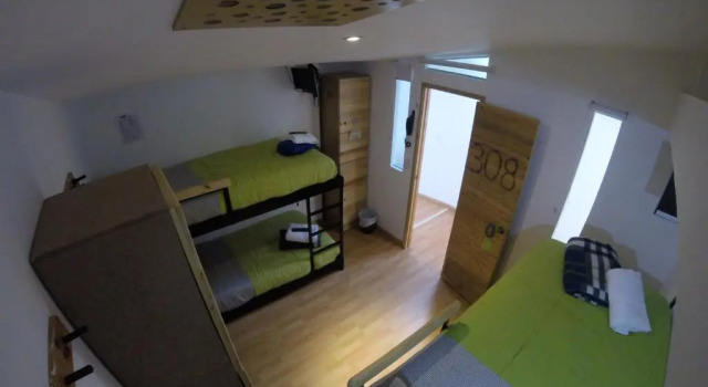 Кровать в общем номере Hostal de la 57
