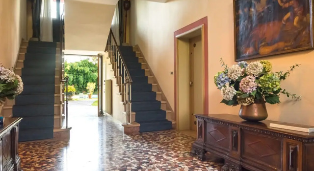 Luxurious Mansion in Crespignaga With Swimming Pool, Book Hotel Maser Veneto