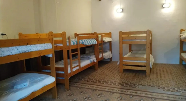 Кровать в общем номере Alberg Ca la Jepa