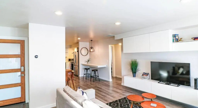 Condo 24! Prized Location. Modern! Bright! Enjoy!, Забронировать Апартаменты/квартира Апартаменты Бойсе, рядом с Idaho State Capitol, Апартаменты/квартира
