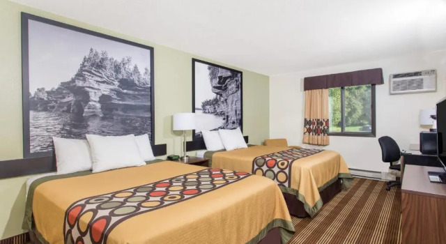 Четырёхместный номер Standard Super 8 by Wyndham Eau Claire I-94