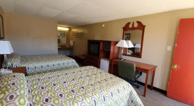 Четырёхместный номер Standard Economy Inn