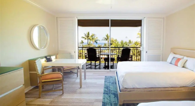 Кровать в общем номере с видом на море Grand Wailea Resort Hotel & Spa, A Waldorf Astoria Resort