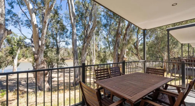 Номер Deluxe с 2 комнатами с видом на воду Discovery Parks - Maidens Inn Moama
