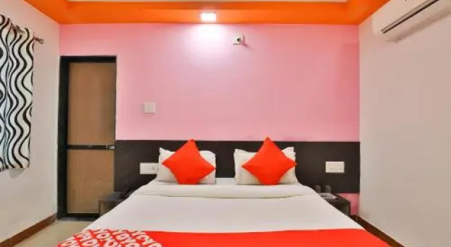 Oyo 24921 Hotel Shree