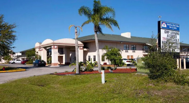 Двухместный семейный люкс c 1 комнатой Baymont by Wyndham Punta Gorda/Port Charlotte