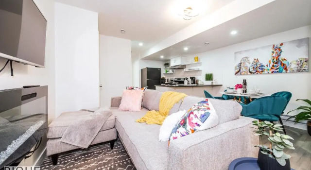 Коттедж VIBRANT EXECUTIVE HOME I World of Science Centre I w free parking & Fast WiFi!