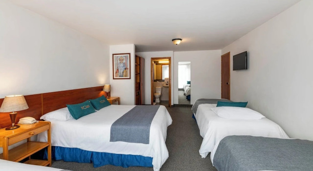 Четырёхместный номер Standard Hotel El Campin