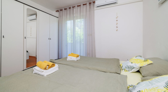 Apartments By the sea in Lopar, Prenota Appartamento Hotel a Isole Quarnerine con parcheggio, Parcheggio