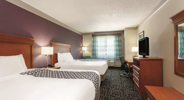 Четырёхместный номер Standard La Quinta Inn & Suites by Wyndham Jackson Airport/Pearl