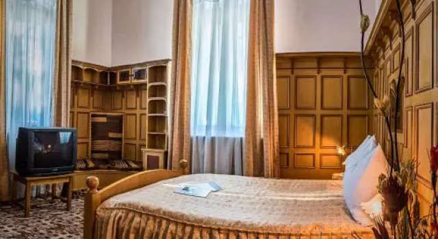 Olala Vila Sinaia, Забронировать Отель Отели Синая с парковкой, рядом с Замок Пелеш, Парковка