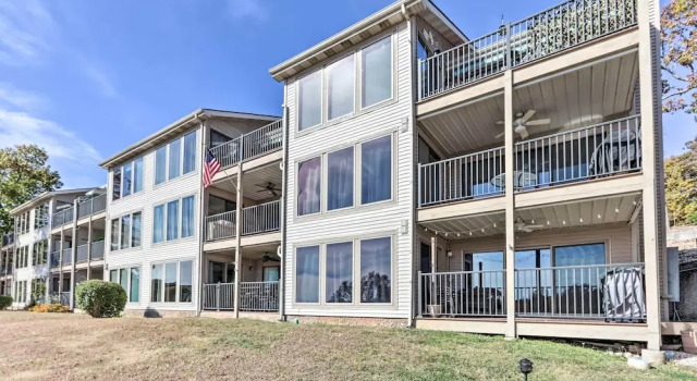 Fireplace & Water Views: Lake Ozark Condo!, Забронировать Апартаменты/квартира Лейк-Озарк США