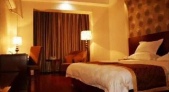 GreenTree Inn Jiuquan Century Plaza Hotel, Book Hotel Hotels in Jiuquan with Parking, Parking