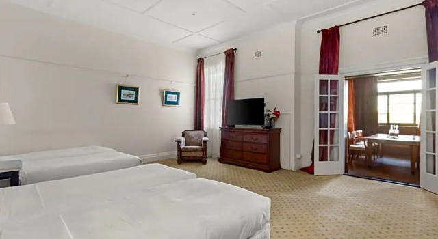 Полулюкс The Robertson Hotel