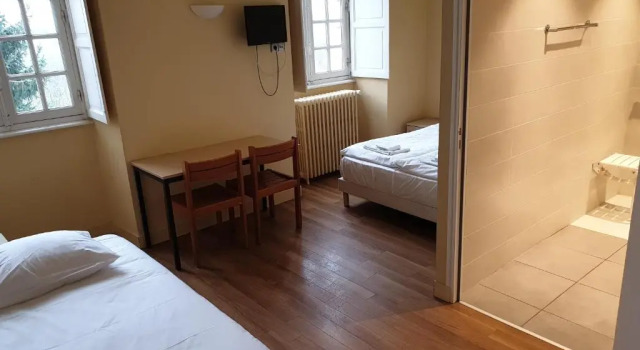 Трёхместный номер Standard Hôtellerie Saint Yves