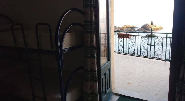 Кровать в общем номере Homstel Beach - Taormina Hostel