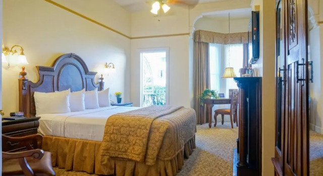 Двухместный номер Standard с балконом Horton Grand Hotel