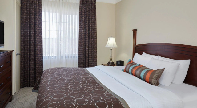 Двухместный номер Standard Staybridge Suites Milwaukee Airport South by IHG