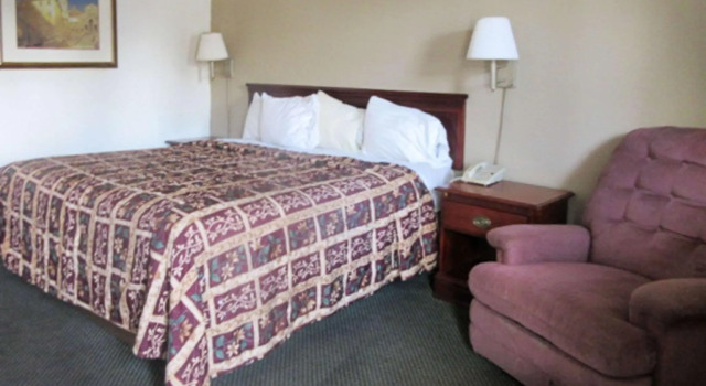 Двухместный номер Standard Rodeway Inn Terre Haute near University
