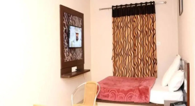 Hotel Whispering Wood, Забронировать Отель Махабалешвар штат Махараштра, рядом с Озеро Венна