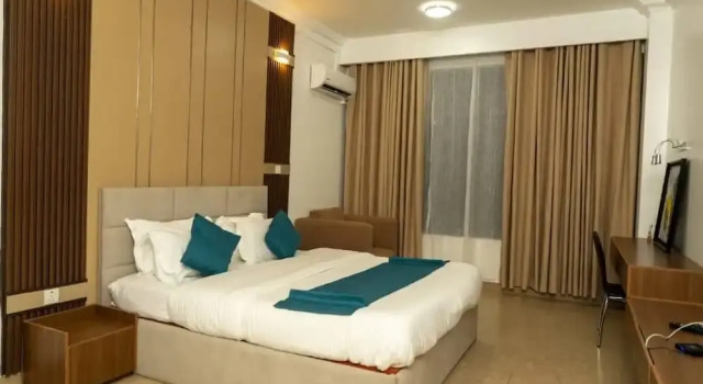 Julirose Hotel and Suites, Prenota Hotel Hotel a Obio-Akp con parcheggio, Parcheggio