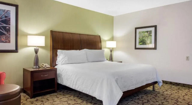 Полулюкс Hilton Garden Inn Portland Airport