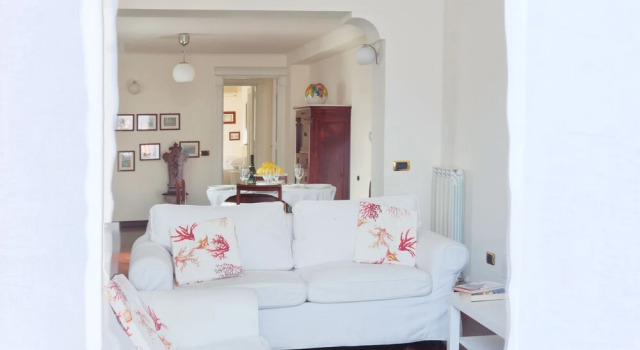 Leonelli Flat