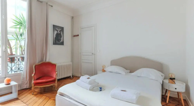 Very Spacious Apartment - 5br/10p - Champs-elysees, Забронировать Апартаменты/квартира Париж Иль-де-Франс, рядом с Вокзал Сен-Лазар