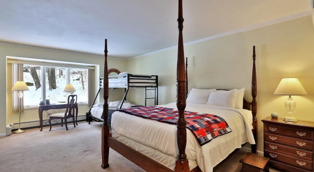 Коттедж The Birch Ridge: Family Room #11 - Queen/bunkbed Suite In Killington, Vermont 1 Bedroom Home