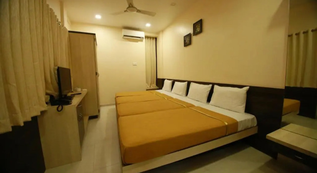 Четырёхместный номер Deluxe Hotel Madhuri Executive