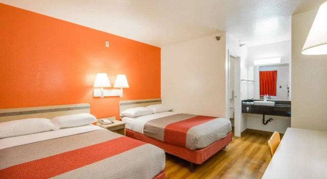 Четырёхместный номер Standard Motel 6-Rolling Meadows, IL - Chicago Northwest