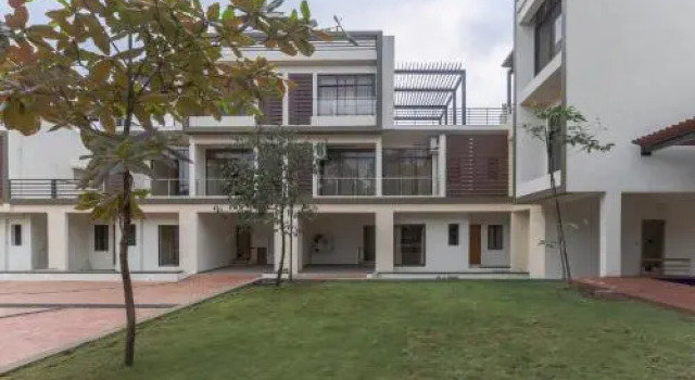 Greenwoods Eight by Vista Rooms