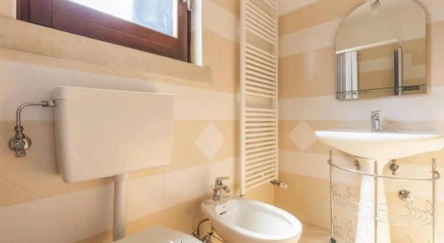 Апартаменты Appartamento in Casale con piscina a Spongano