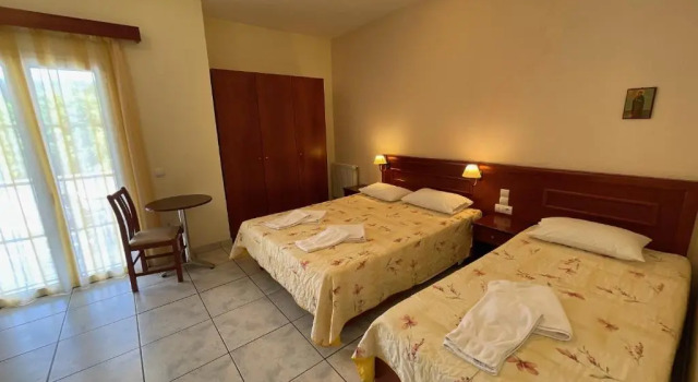 Четырёхместный номер Standard Venardos Hotel