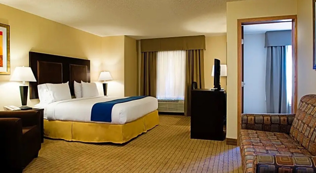 Двухместный люкс c 1 комнатой Holiday Inn Express & Suites-Regina-South by IHG