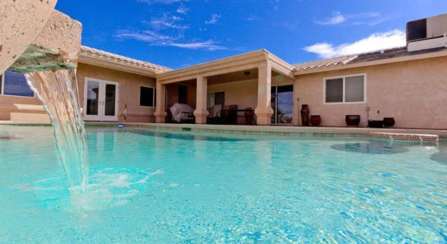 Коттедж PRIVATE VIEW ON THE LAKE SIDE OF 95! Sleeps 16