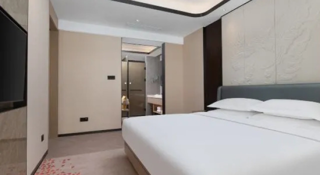 Люкс Deluxe Ramada by Wyndham Honghe Kaiyuan