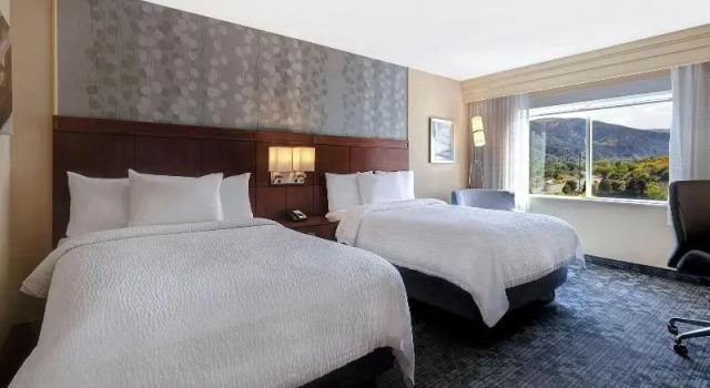 Четырёхместный люкс Courtyard by Marriott Glenwood Springs