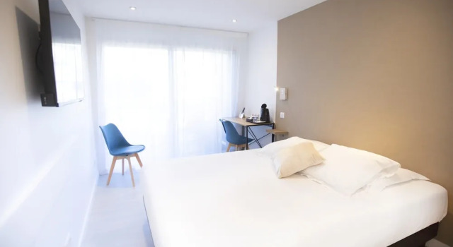 Двухместный номер Standard с балконом Tiercé Hotel