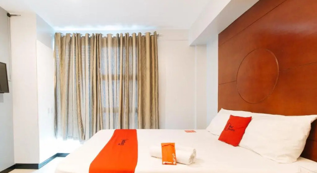 Номер Standard RedDoorz near Bambang Station