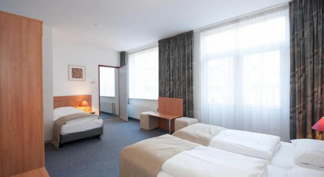 Трёхместный номер Standard Rho Hotel