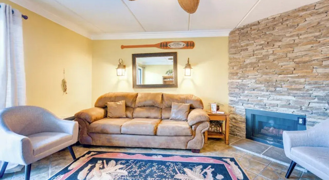 Downtown Gatlinburg Condo w/ Community Pool!, Забронировать Апартаменты/квартира Апартаменты Гатлинберг, рядом с Hillbilly Golf, Апартаменты/квартира