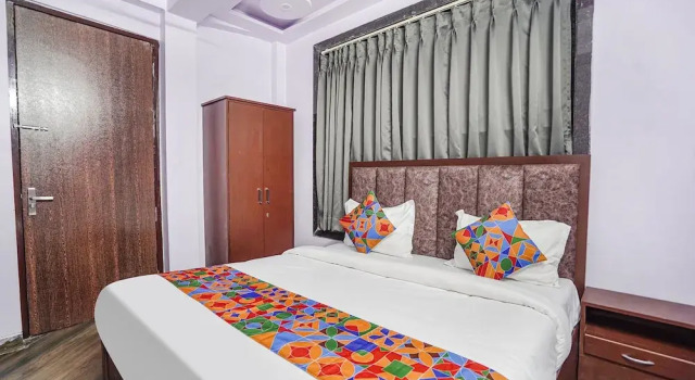 Номер Deluxe FabHotel Raghav Raj Inn - Nr Bharat Kala Bhavan